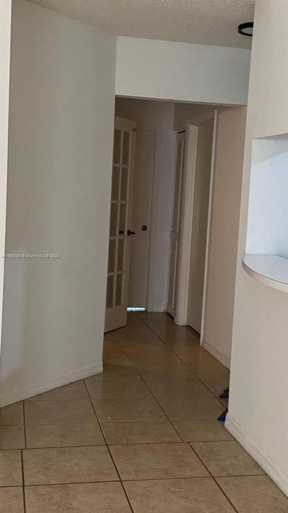 合同活跃: $2,500 (2 贝兹, 2 浴室, 1030 平方英尺)