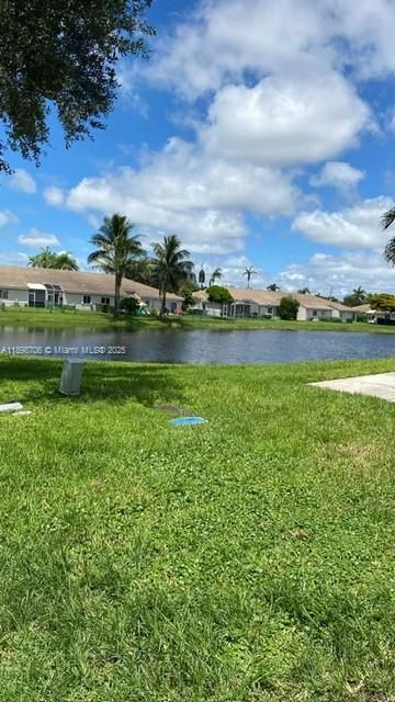 合同活跃: $2,500 (2 贝兹, 2 浴室, 1030 平方英尺)