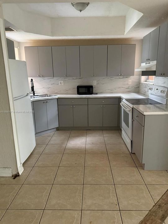 Recently Rented: $2,300 (3 beds, 2 baths, 0 Square Feet)
