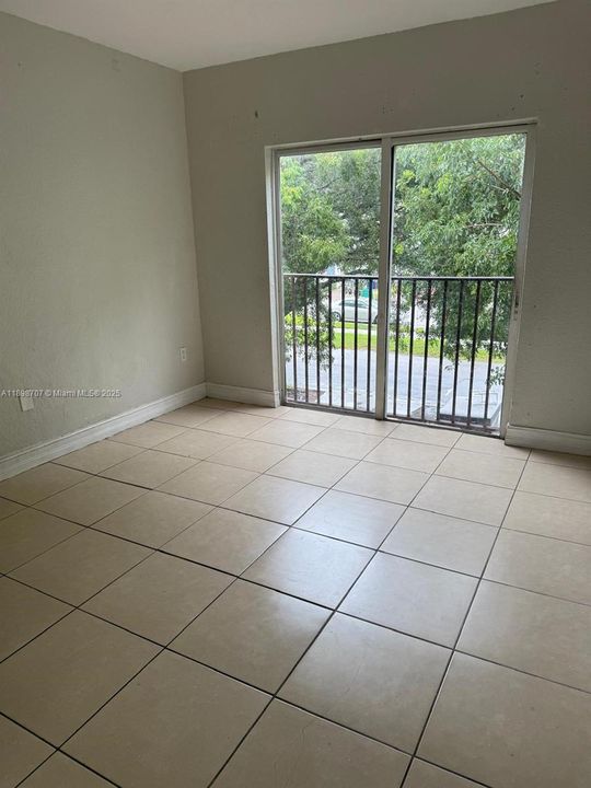 Recently Rented: $2,300 (3 beds, 2 baths, 0 Square Feet)