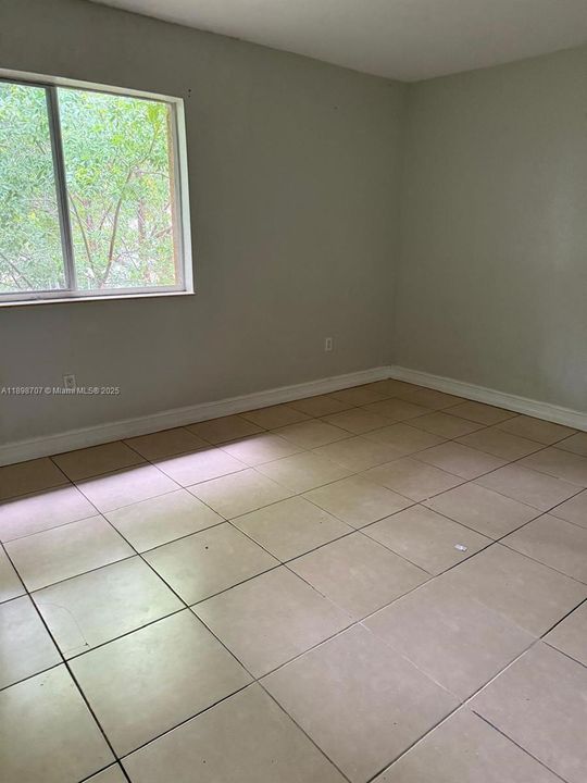 Recently Rented: $2,300 (3 beds, 2 baths, 0 Square Feet)