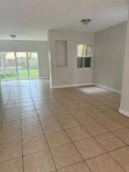 Recently Rented: $2,300 (3 beds, 2 baths, 0 Square Feet)