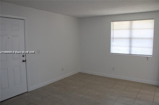 合同活跃: $1,650 (2 贝兹, 1 浴室, 903 平方英尺)