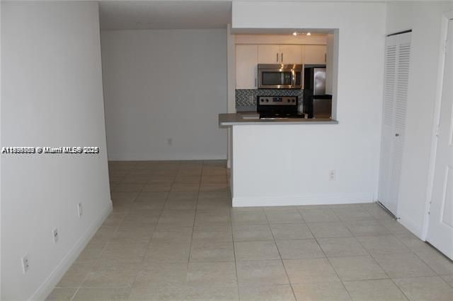 合同活跃: $1,650 (2 贝兹, 1 浴室, 903 平方英尺)