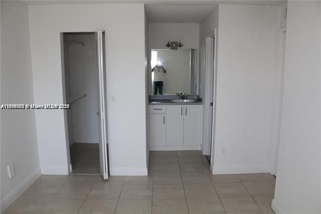 合同活跃: $1,650 (2 贝兹, 1 浴室, 903 平方英尺)