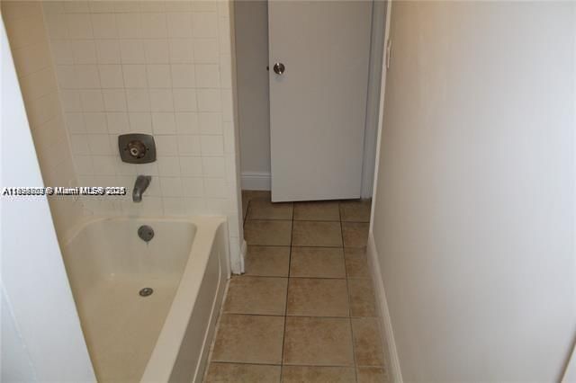 合同活跃: $1,650 (2 贝兹, 1 浴室, 903 平方英尺)