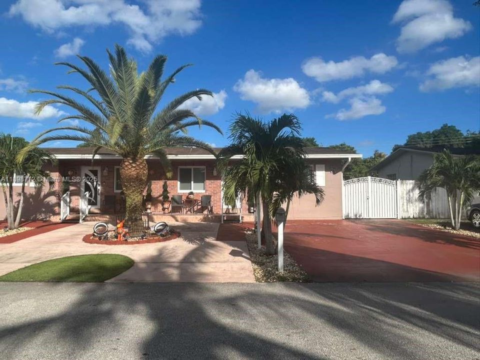 Active With Contract: $2,500 (2 beds, 1 baths, 1548 Square Feet)