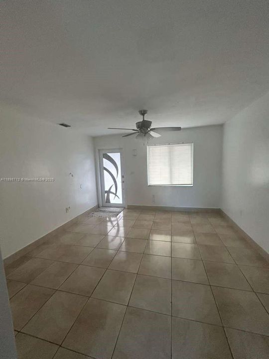 Active With Contract: $2,500 (2 beds, 1 baths, 1548 Square Feet)