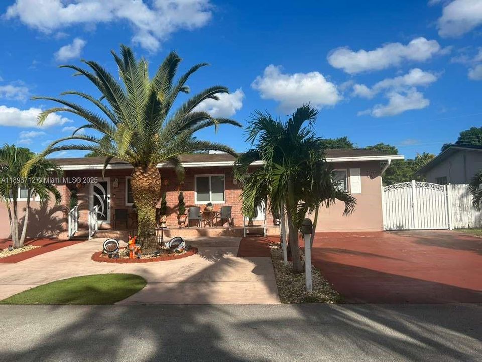 Active With Contract: $2,500 (2 beds, 1 baths, 1548 Square Feet)