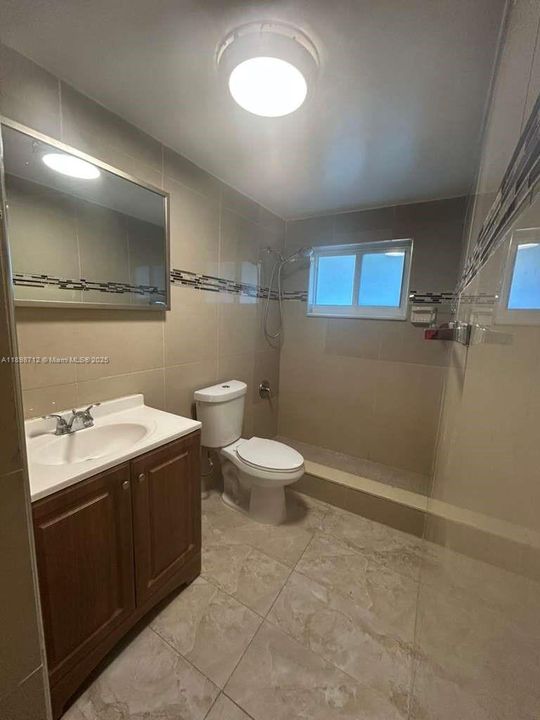 Active With Contract: $2,500 (2 beds, 1 baths, 1548 Square Feet)
