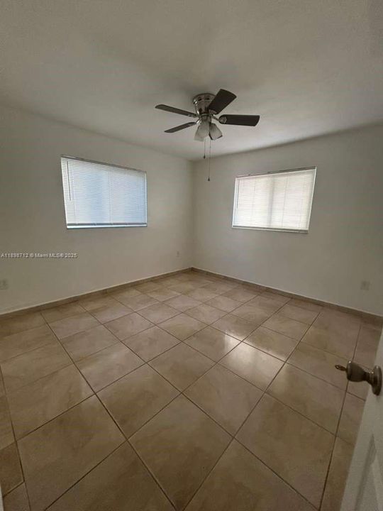 Active With Contract: $2,500 (2 beds, 1 baths, 1548 Square Feet)