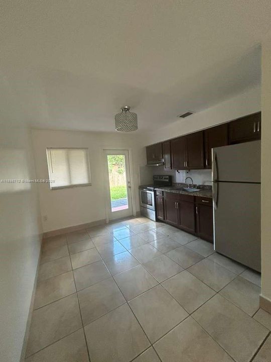 Active With Contract: $2,500 (2 beds, 1 baths, 1548 Square Feet)