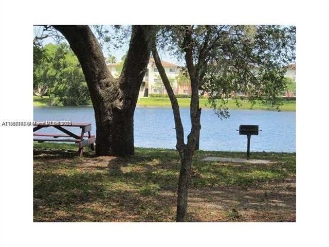 Active With Contract: $1,700 (1 beds, 1 baths, 659 Square Feet)