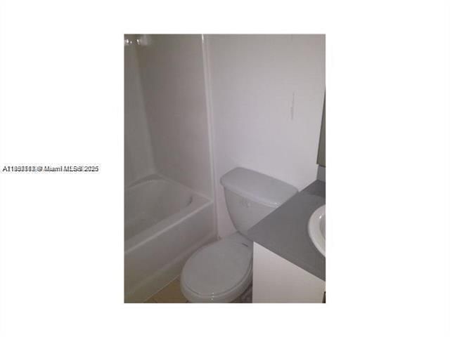 Active With Contract: $1,700 (1 beds, 1 baths, 659 Square Feet)