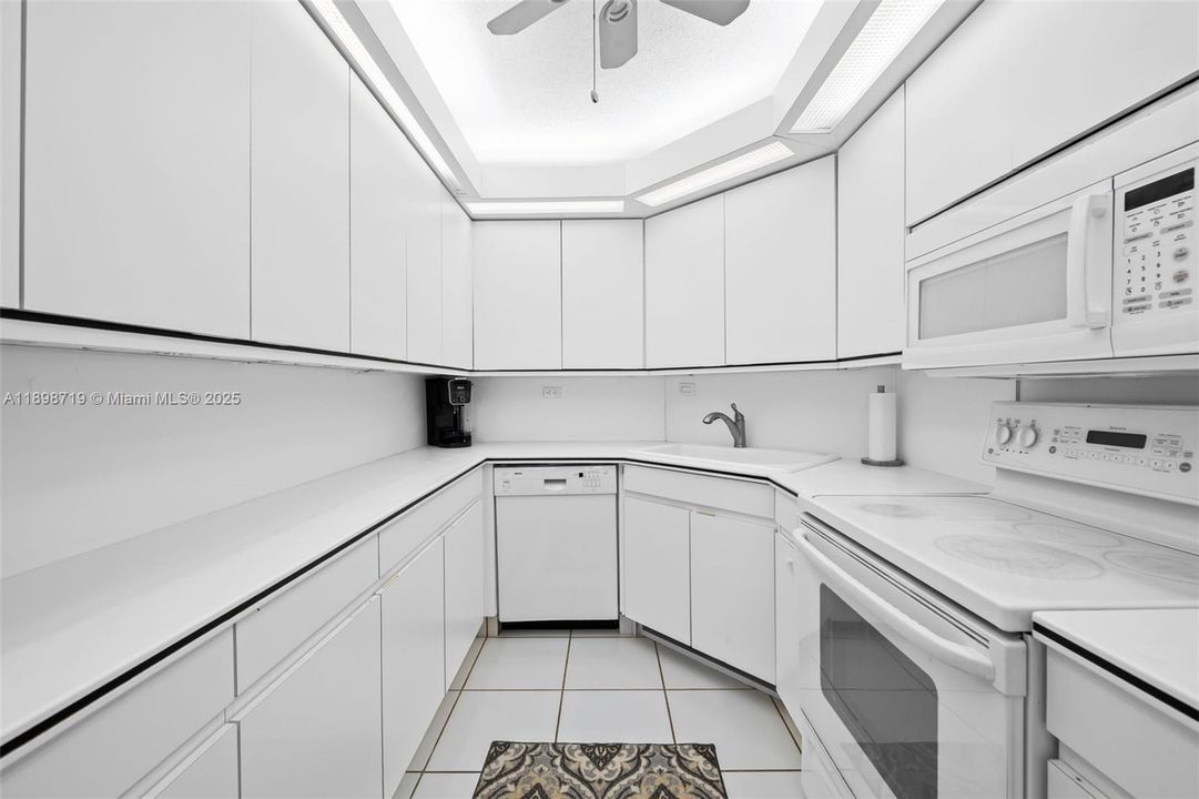 For Rent: $3,600 (2 beds, 2 baths, 1360 Square Feet)