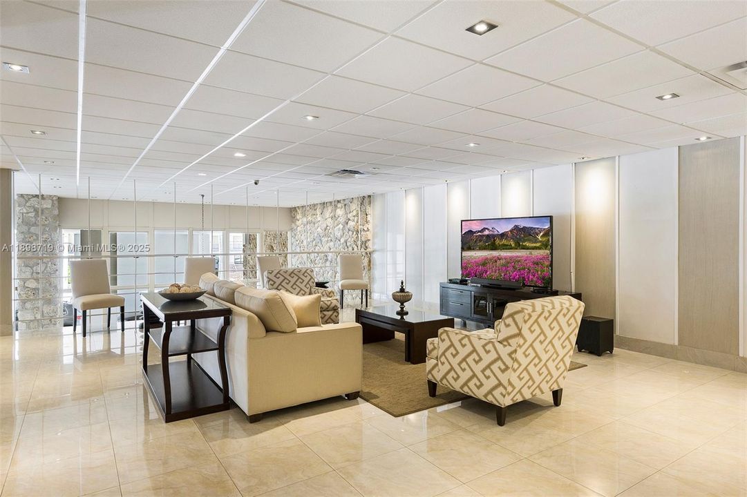 For Rent: $3,600 (2 beds, 2 baths, 1360 Square Feet)