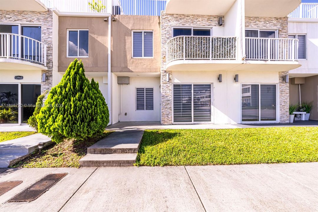 待售: $425,000 (4 贝兹, 3 浴室, 1434 平方英尺)