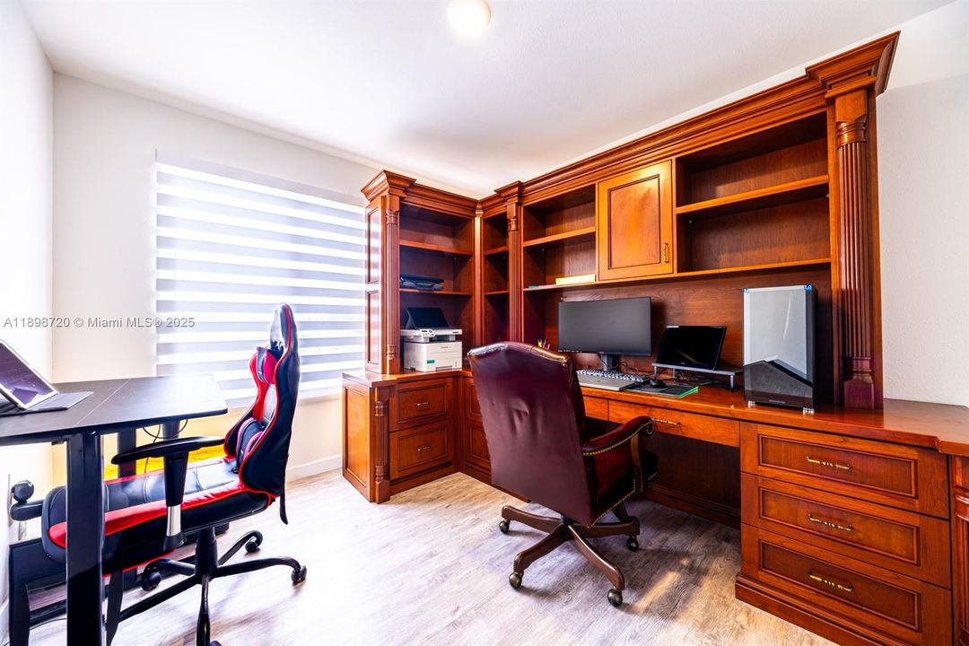 待售: $425,000 (4 贝兹, 3 浴室, 1434 平方英尺)