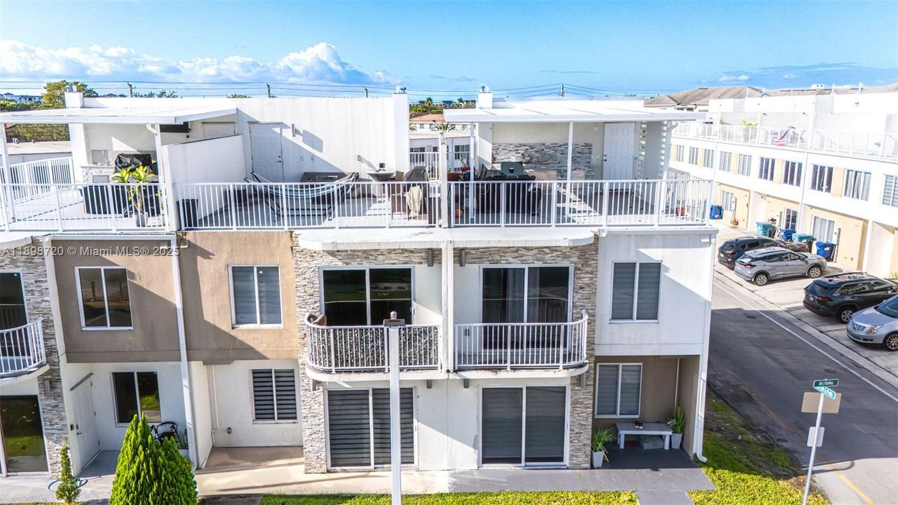 待售: $425,000 (4 贝兹, 3 浴室, 1434 平方英尺)