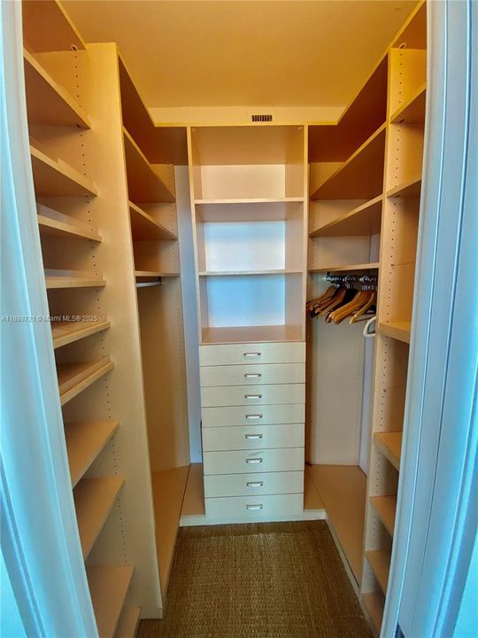 В аренду: $10,000 (2 спален, 2 ванн, 1960 Квадратных фут)