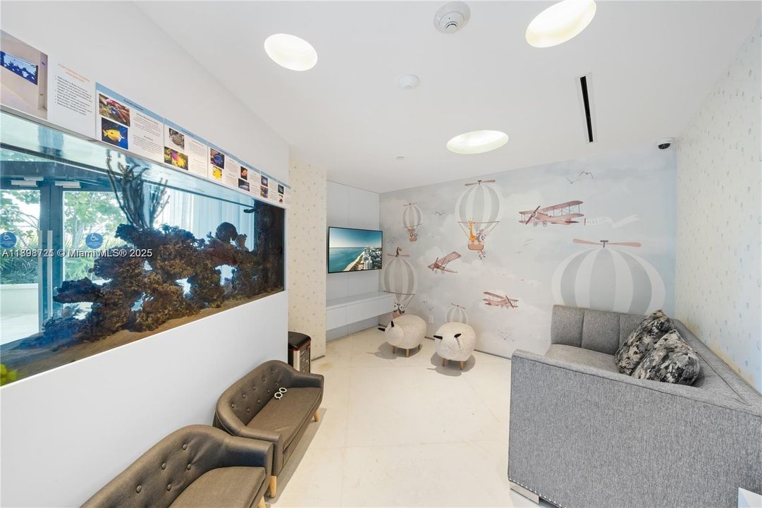 В аренду: $10,000 (2 спален, 2 ванн, 1960 Квадратных фут)