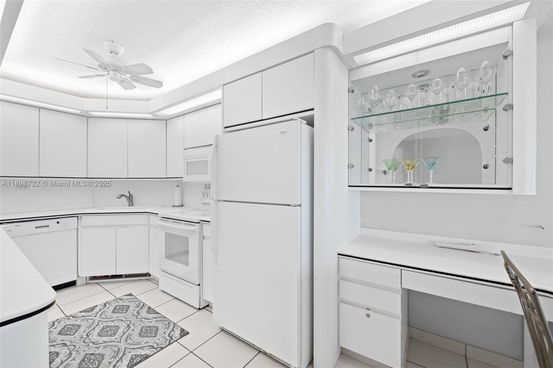 На продажу: $649,900 (2 спален, 2 ванн, 1360 Квадратных фут)