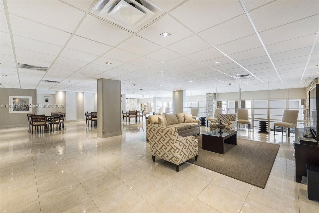 На продажу: $649,900 (2 спален, 2 ванн, 1360 Квадратных фут)