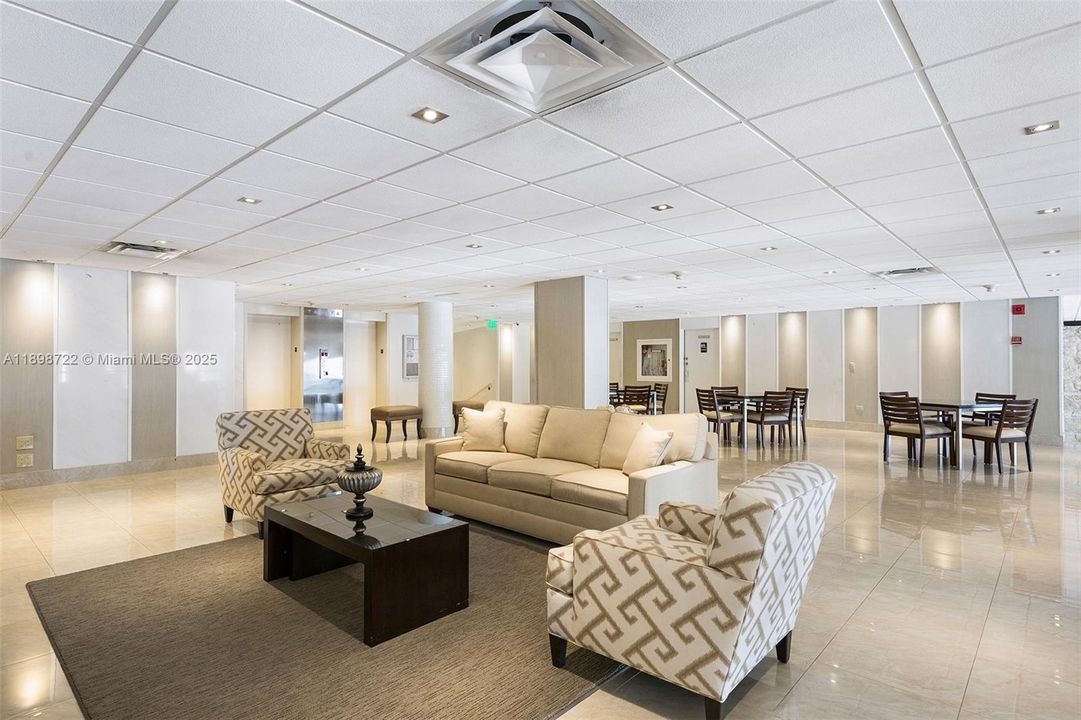 На продажу: $649,900 (2 спален, 2 ванн, 1360 Квадратных фут)