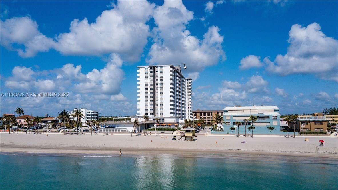 На продажу: $649,900 (2 спален, 2 ванн, 1360 Квадратных фут)