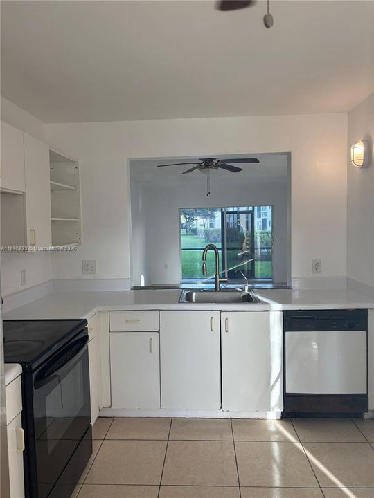 待售: $164,900 (2 贝兹, 1 浴室, 920 平方英尺)