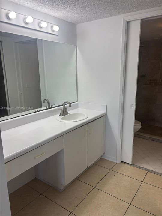 待售: $164,900 (2 贝兹, 1 浴室, 920 平方英尺)