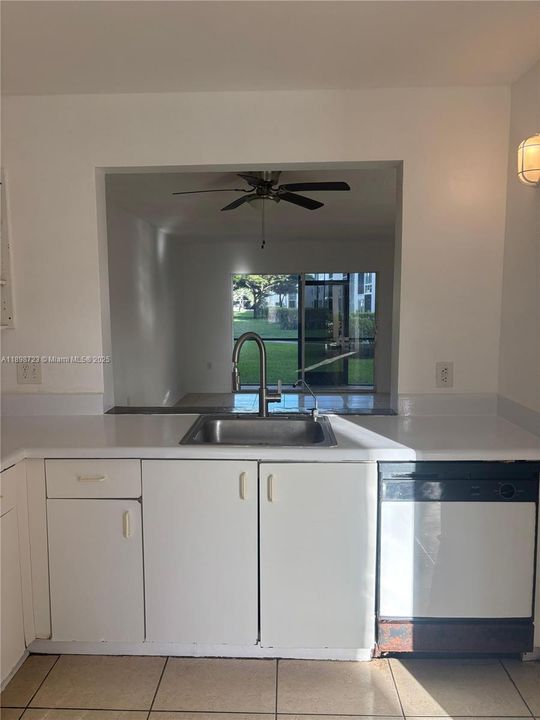 待售: $164,900 (2 贝兹, 1 浴室, 920 平方英尺)