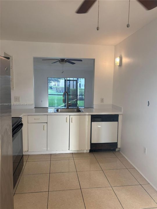 待售: $164,900 (2 贝兹, 1 浴室, 920 平方英尺)