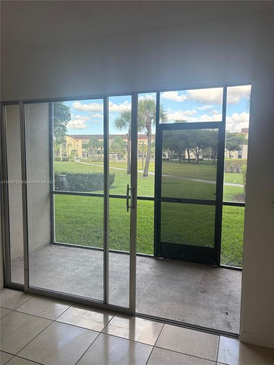 待售: $164,900 (2 贝兹, 1 浴室, 920 平方英尺)