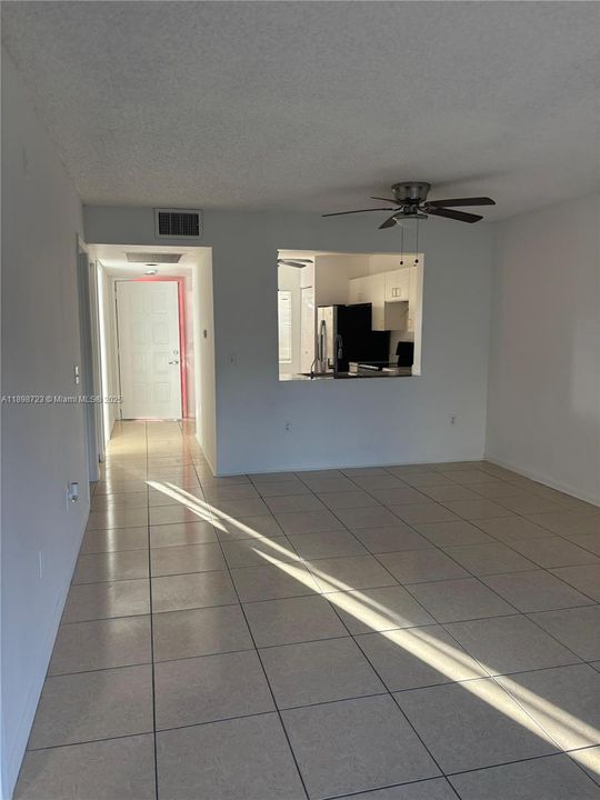 待售: $164,900 (2 贝兹, 1 浴室, 920 平方英尺)