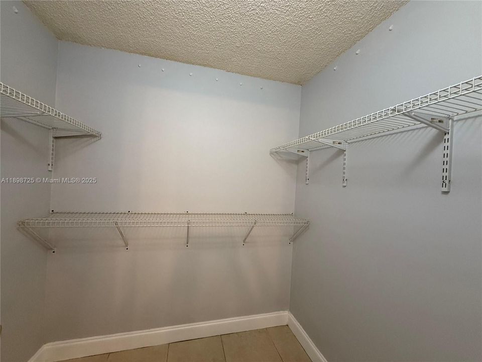 В аренду: $1,875 (2 спален, 2 ванн, 960 Квадратных фут)