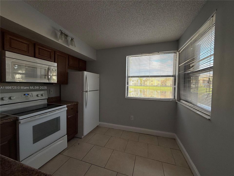 В аренду: $1,875 (2 спален, 2 ванн, 960 Квадратных фут)