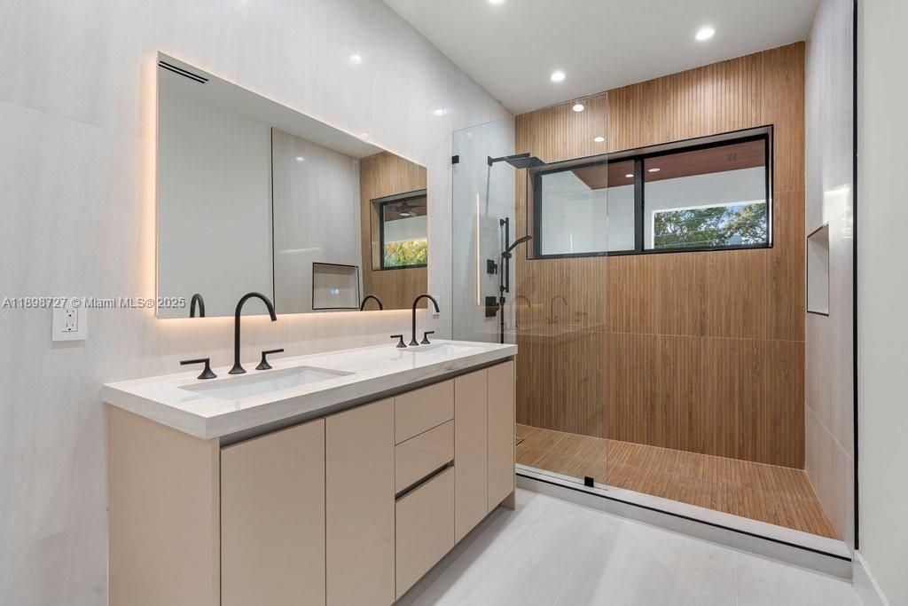 最近租的: $7,850 (3 贝兹, 3 浴室, 2316 平方英尺)