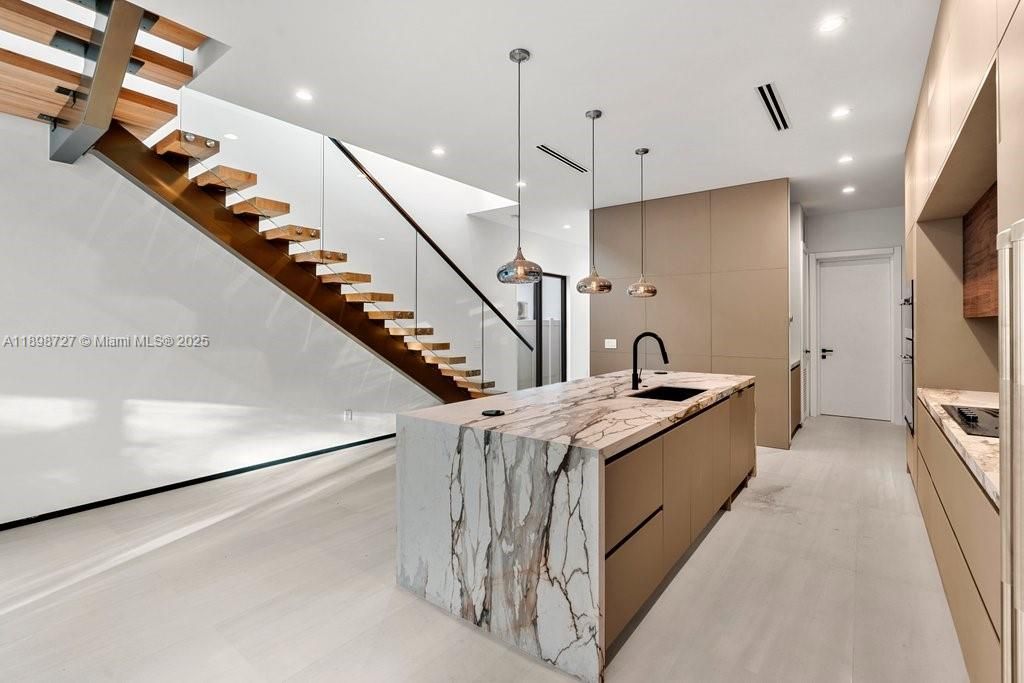 最近租的: $7,850 (3 贝兹, 3 浴室, 2316 平方英尺)