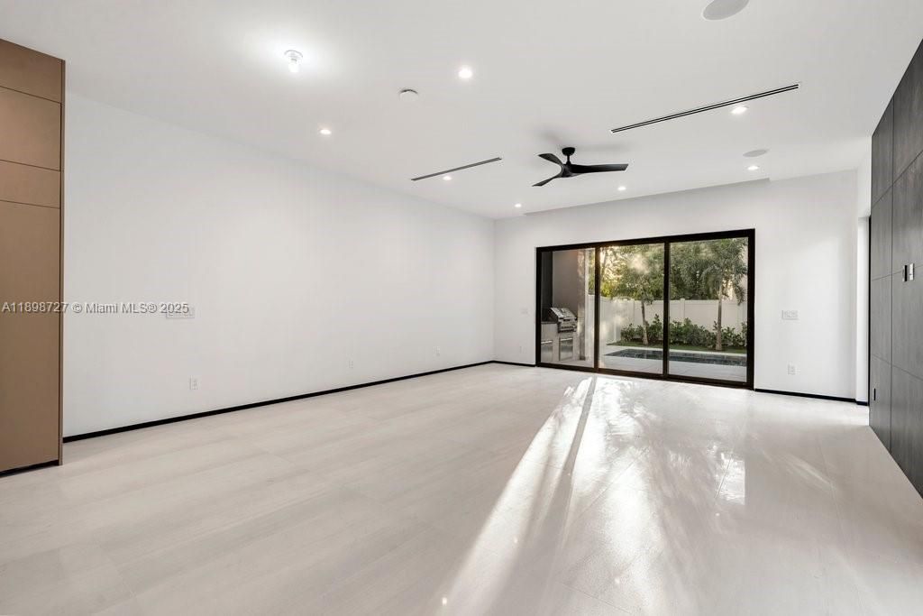 最近租的: $7,850 (3 贝兹, 3 浴室, 2316 平方英尺)