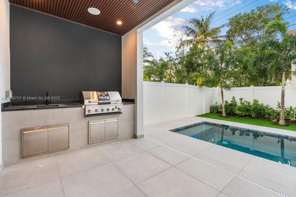 最近租的: $7,850 (3 贝兹, 3 浴室, 2316 平方英尺)