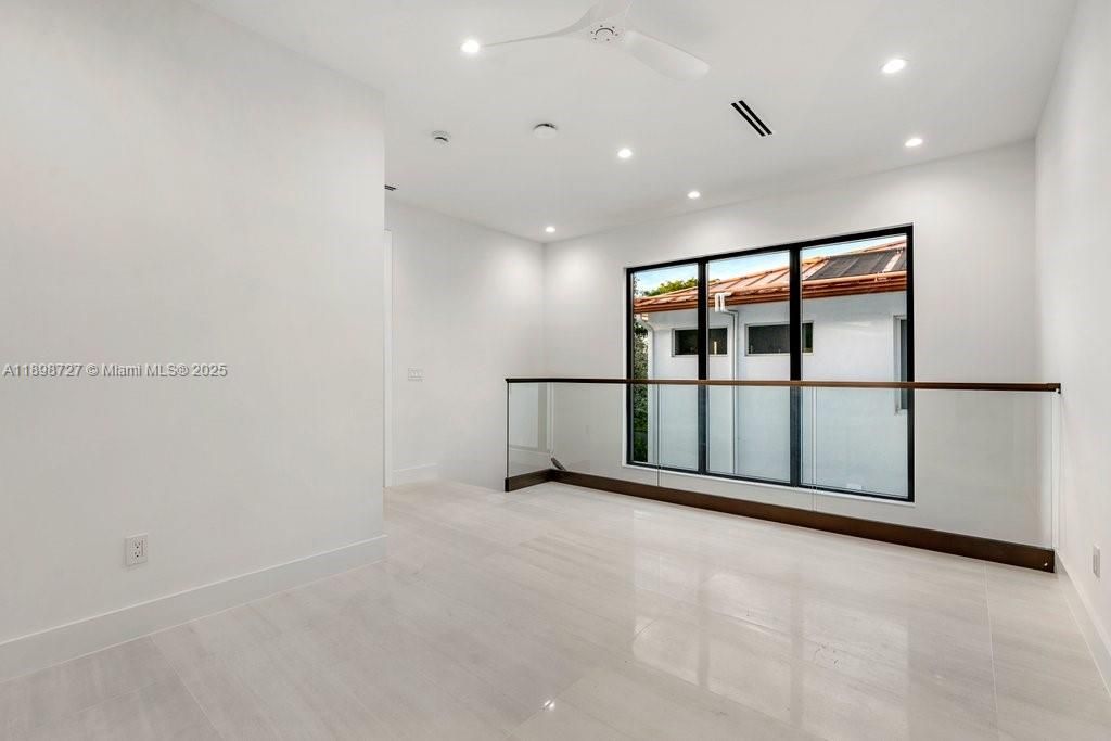 最近租的: $7,850 (3 贝兹, 3 浴室, 2316 平方英尺)