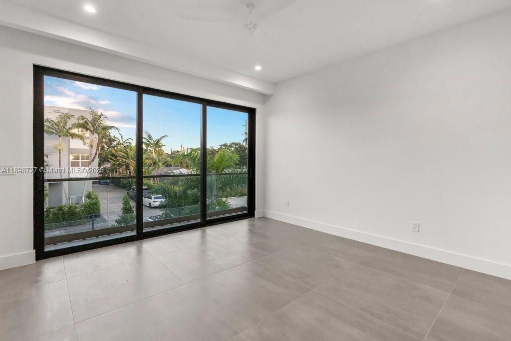 最近租的: $7,850 (3 贝兹, 3 浴室, 2316 平方英尺)