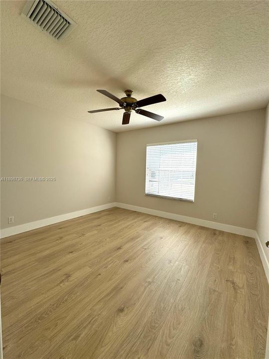 На продажу: $565,000 (3 спален, 2 ванн, 1984 Квадратных фут)