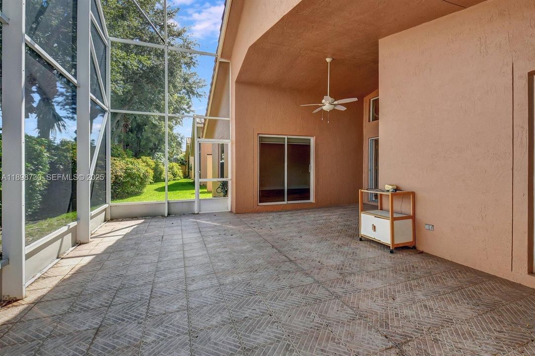 На продажу: $565,000 (3 спален, 2 ванн, 1984 Квадратных фут)