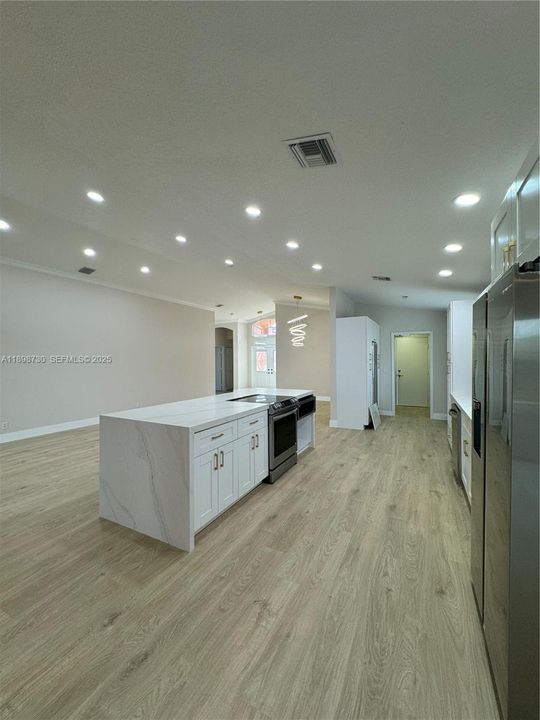 На продажу: $565,000 (3 спален, 2 ванн, 1984 Квадратных фут)