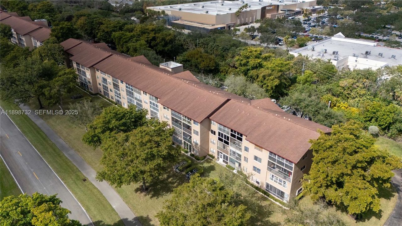 For Rent: $2,450 (2 beds, 2 baths, 1507 Square Feet)