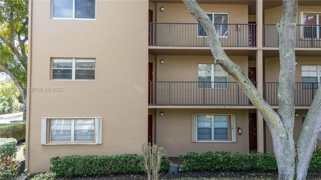 For Rent: $2,450 (2 beds, 2 baths, 1507 Square Feet)