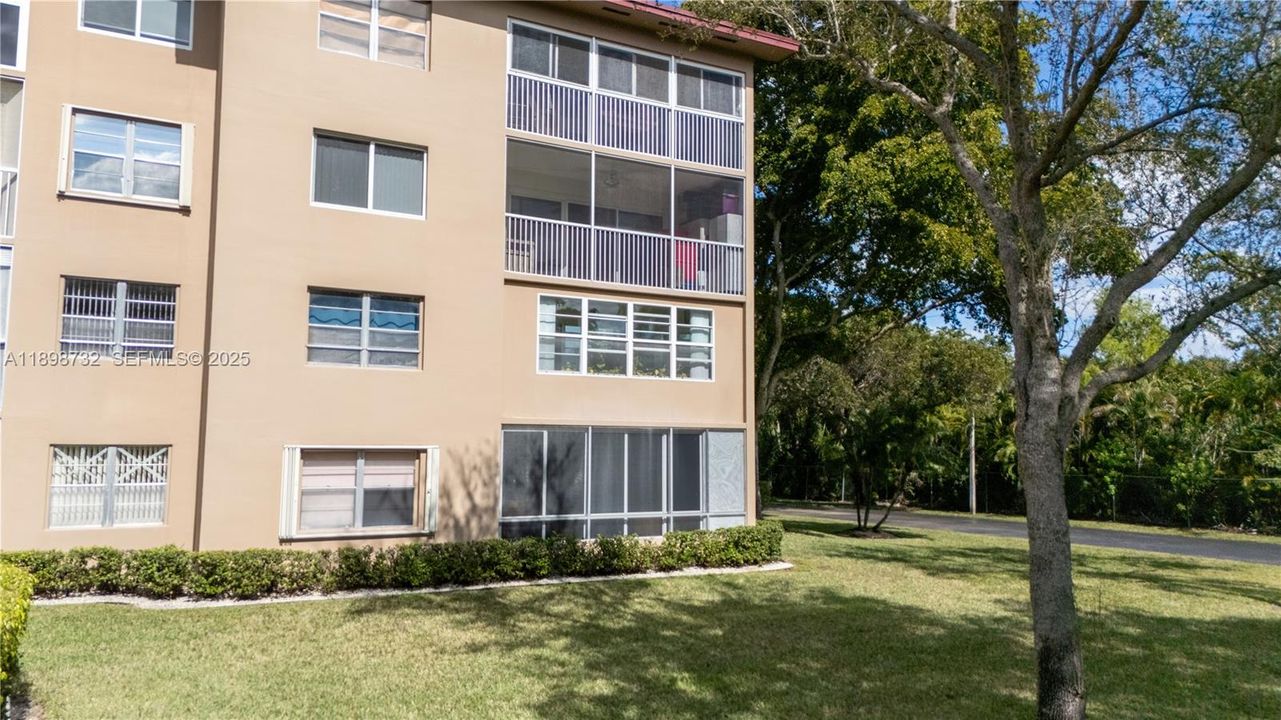 For Rent: $2,450 (2 beds, 2 baths, 1507 Square Feet)