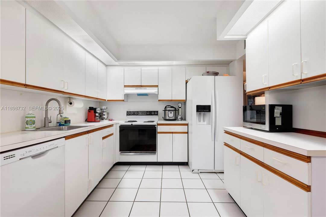 For Rent: $2,450 (2 beds, 2 baths, 1507 Square Feet)